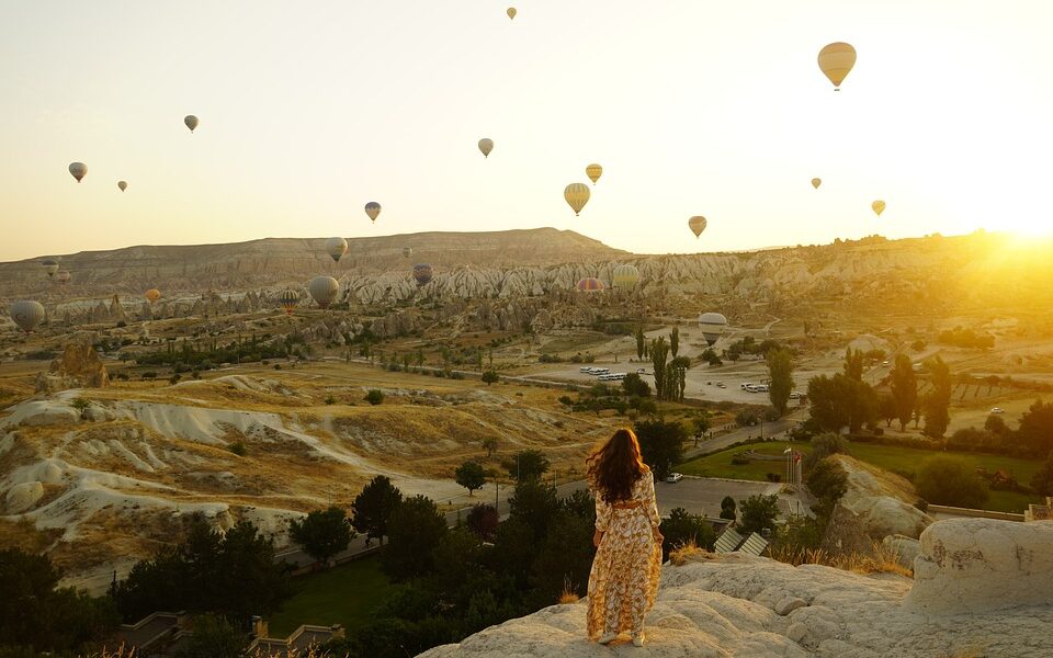 how to travel safely as a woman